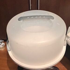 Caddy: one for muffins or square cake and other for round cake